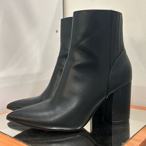 Unisa Black Ankle Heeled Booties in Size 9